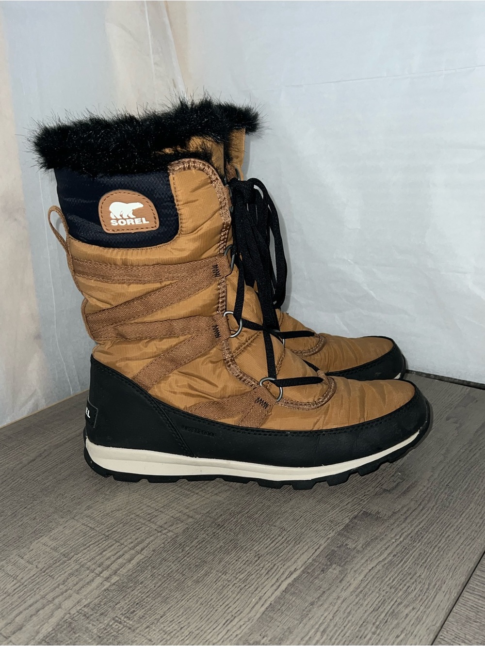 Sorel Women's Tan and Black Faux-Fur Winter Lace-Up Boots